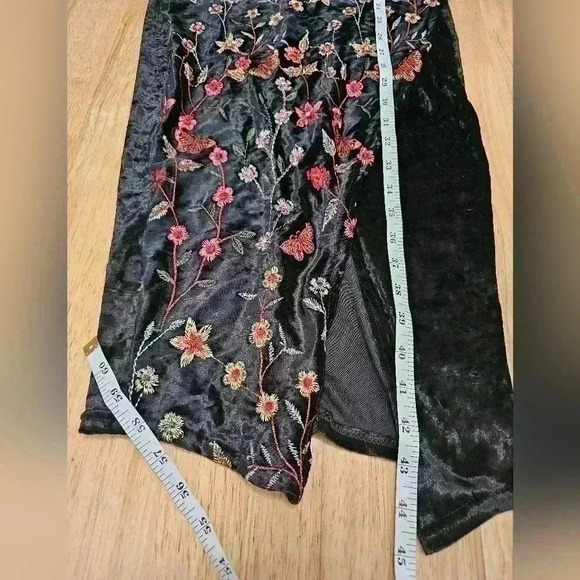 Club London Womens Size 4 Black Velvet and Stitched Floral Design Dress NWT - Picture 8 of 12